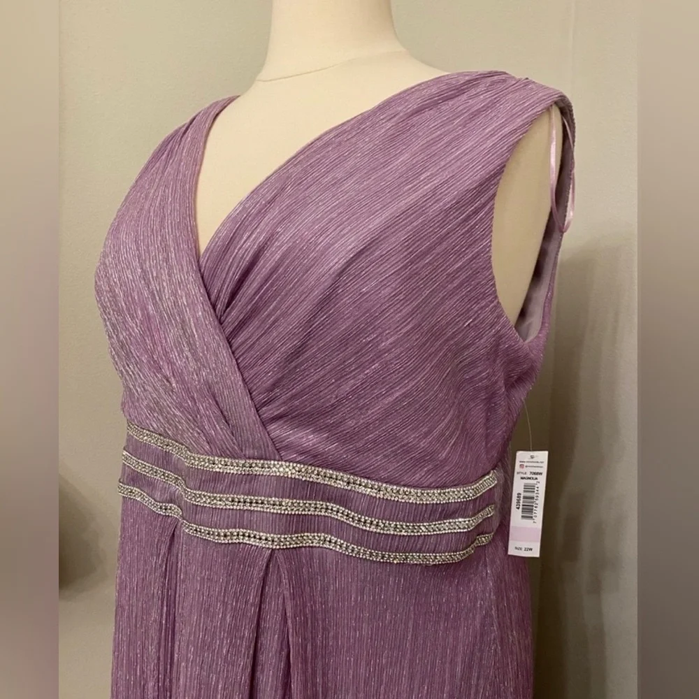Plus Dress - Picture 8 of 11
